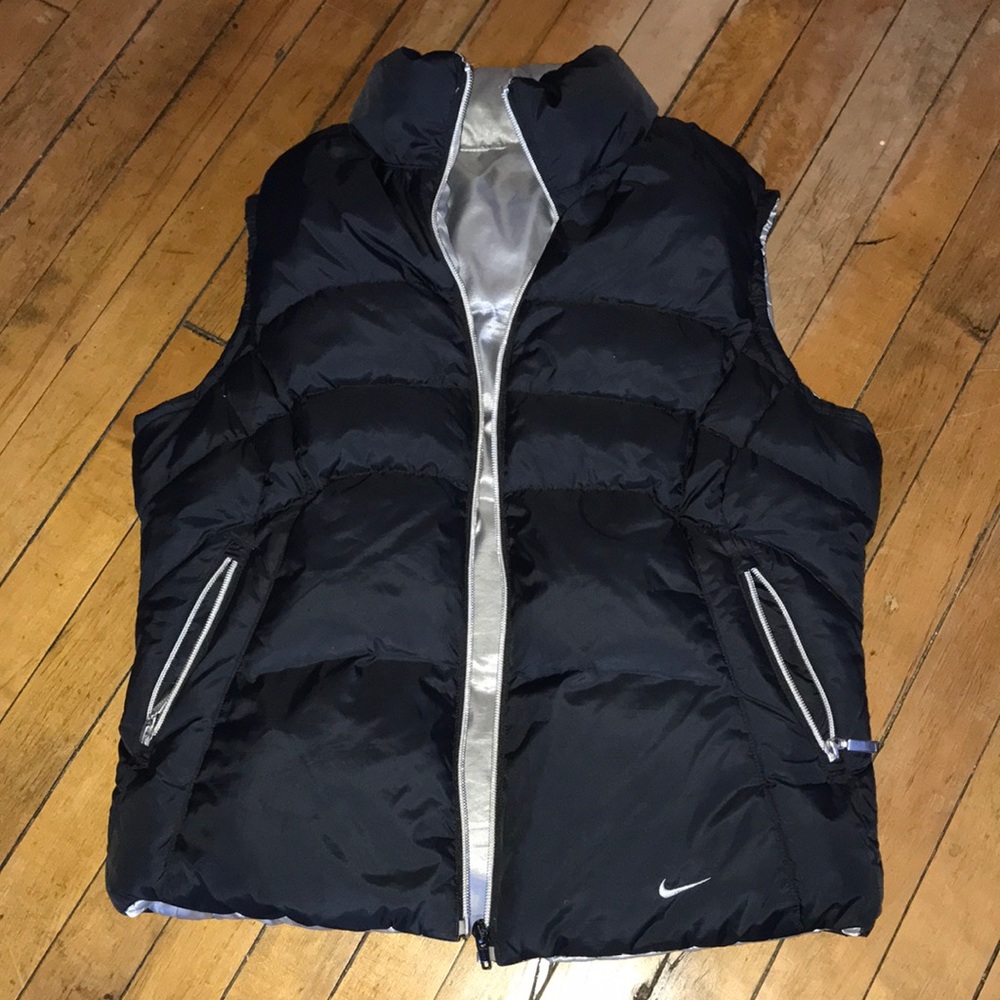 Nike‎ Black Puffer Vest Silver Trim Women Medium Down Insulated 298402-010